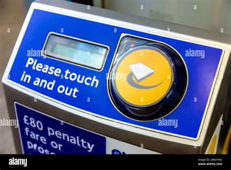 tfl oyster card reader